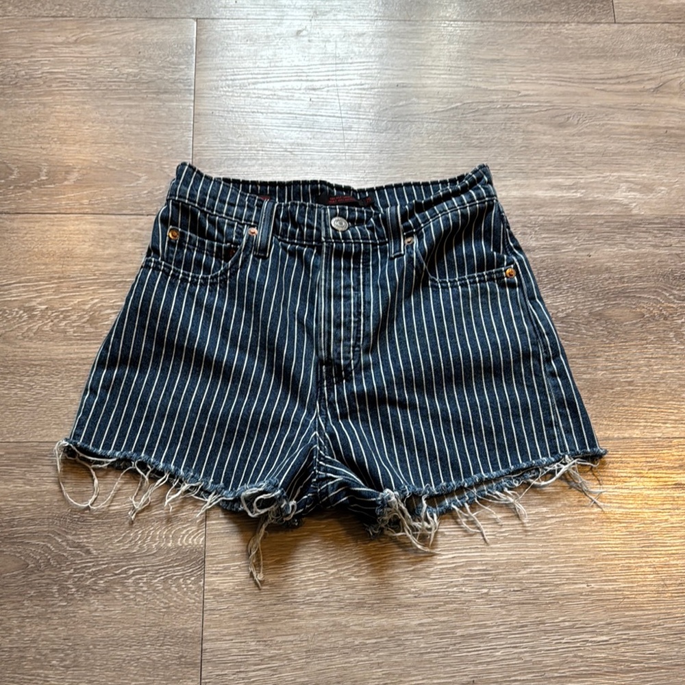 🦋 LEVIS x STRANGER THINGS COLLAB • BIG E Navy Striped Denim Ribcage Shorts • 25